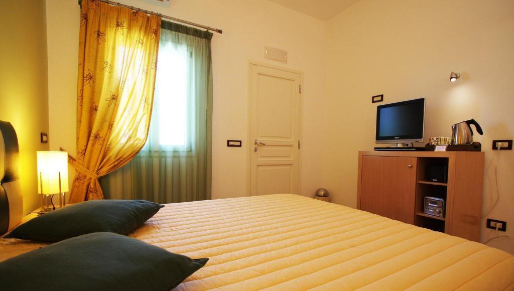 Efharis Hotel Kamares  Exterior photo